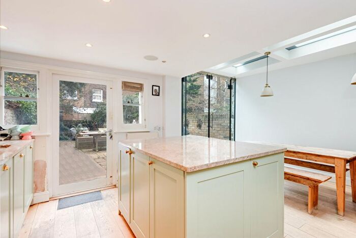 3 Bedroom Flat To Rent In Tachbrook Street, London, SW1V