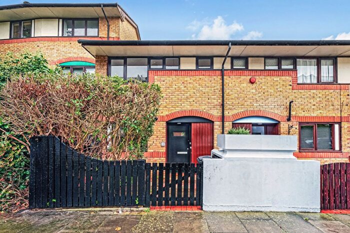 3 Bedroom Detached House To Rent In Raydon Street, London, N19