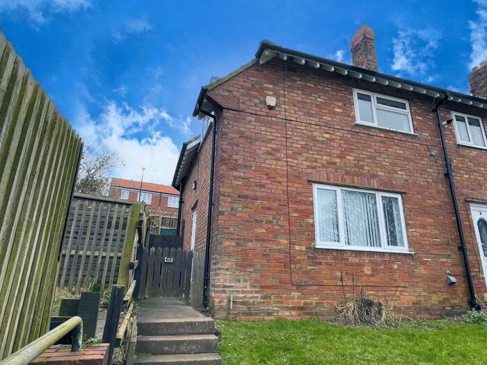 3 Bedroom End Of Terrace House To Rent In Barrowcliff Road, Scarborough, YO12