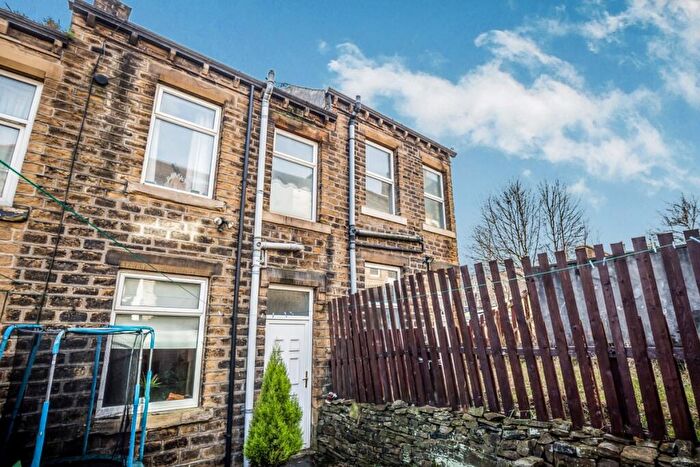 2 Bedroom Terraced House To Rent In Highroyd Crescent, Huddersfield, HD5
