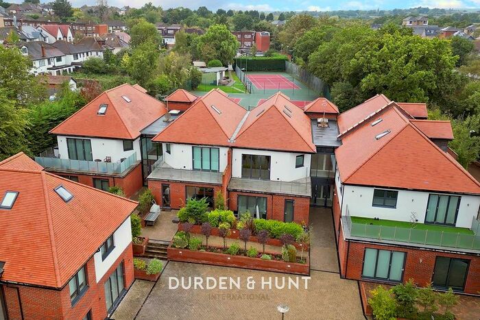 3 Bedroom Flat To Rent In Eden Lodges, Chigwell, IG7