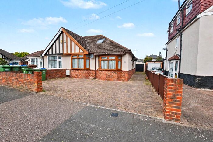3 Bedroom Bungalow For Sale In Heversham Road, Bexleyheath, DA7