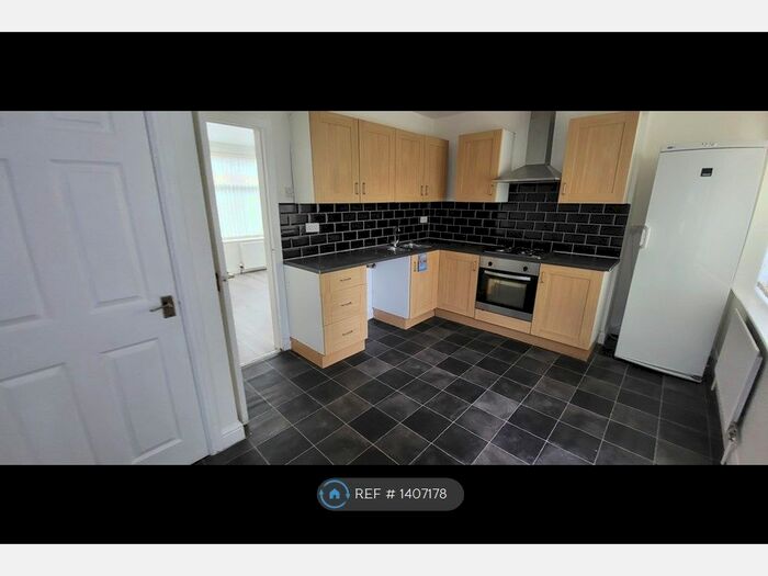 2 Bedroom Semi-Detached House To Rent In Cypress Road, Manchester, M43