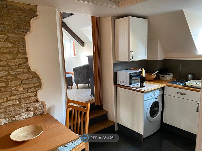 1 Bedroom Flat To Rent In Dyers Hill, Charlbury, OX7