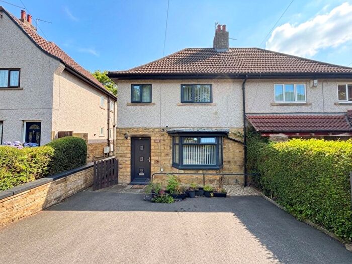 3 Bedroom Semi-Detached House For Sale In Highlands Avenue, Huddersfield, HD5
