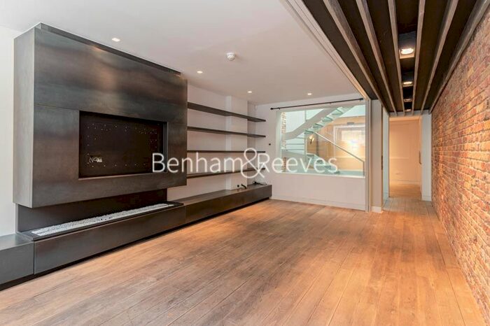 4 Bedroom Mews House To Rent In Ennismore Mews, Knightsbridge, SW7