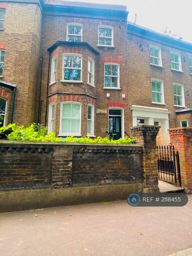 3 Bedroom Flat To Rent In Victoria Park Road, London, E9