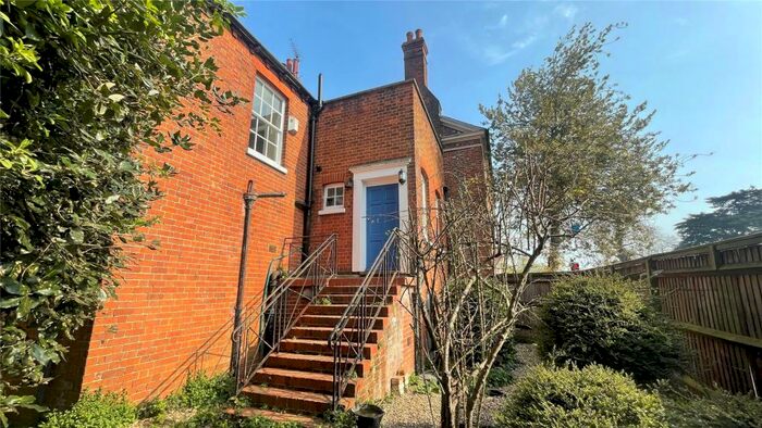 3 Bedroom Apartment To Rent In Bath Road, Reading, Berkshire, RG1