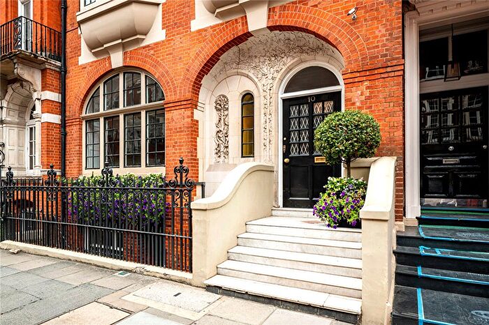 2 Bedroom Flat For Sale In Green Street, London, W1K