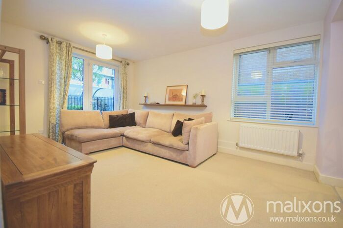 2 Bedroom Flat To Rent In Limerick Close, London, SW12