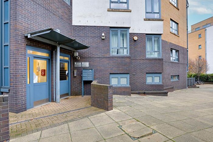 1 Bedroom Flat To Rent In Grove Crescent Road, London, E15