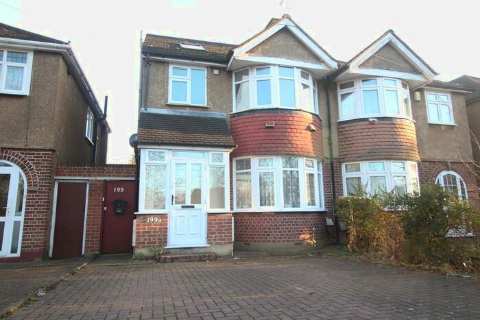 2 Bedroom Maisonette To Rent In North Approach, WD25