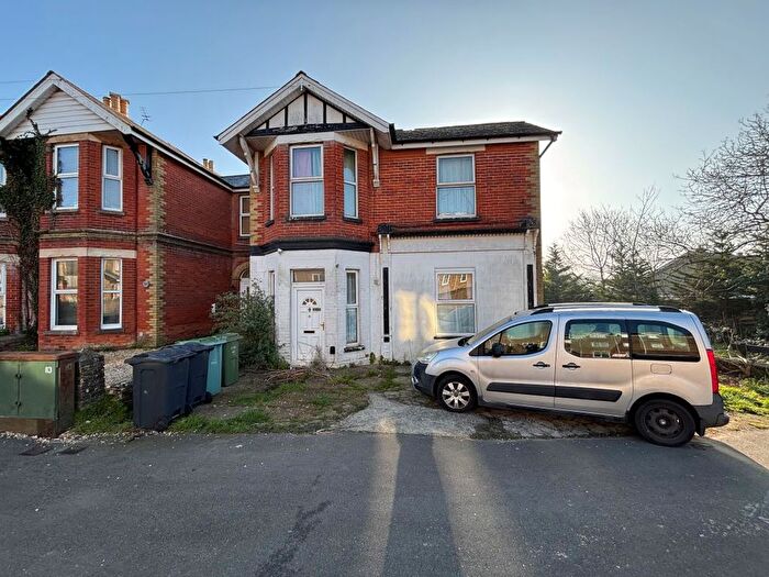 3 Bedroom Detached House For Sale In Swanmore Road, Ryde, Isle Of Wight, PO33