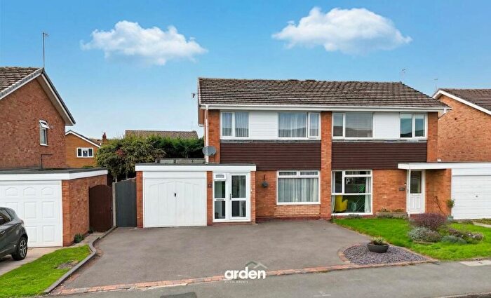 3 Bedroom Semi Detached House For Sale In Hartford Road, Bromsgrove, B60
