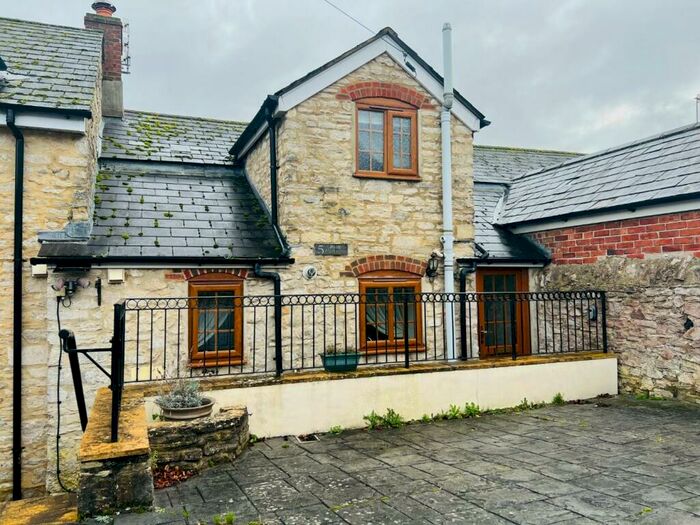 2 Bedroom Cottage To Rent In Meadow View Road, Weymouth, DT3