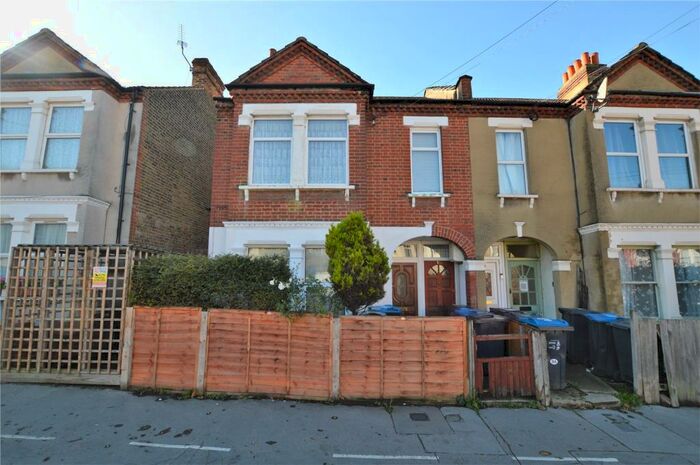 2 Bedroom Apartment To Rent In Hythe Road, Thornton Heath, CR7