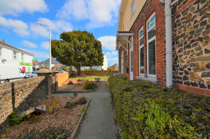 2 Bedroom Flat To Rent In Margate Road, Ramsgate, CT12