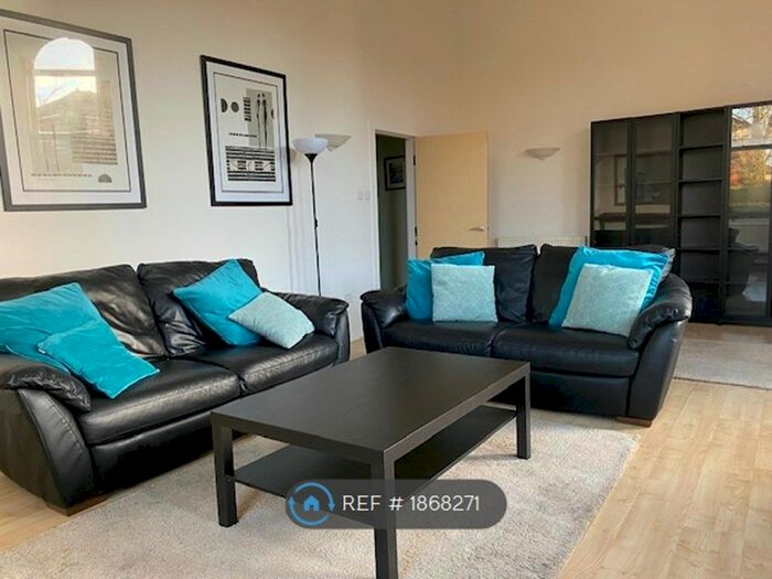 2 Bedroom Flat To Rent In Pavillions Way, Macclesfield, SK10