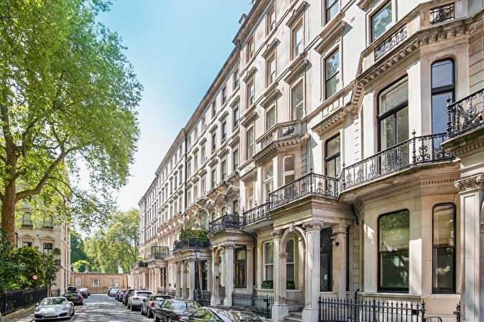 2 Bedroom Flat To Rent In Ennismore Gardens, Knightsbridge, London, SW7