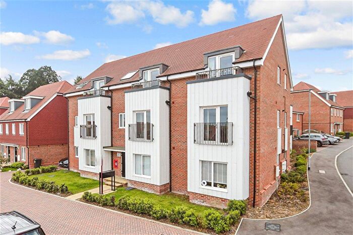 2 Bedroom Flat For Sale In Butlers Way, East Grinstead, West Sussex, RH19