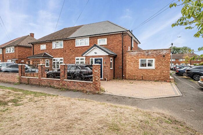 4 Bedroom Semi-Detached House For Sale In Nash Road, Langley, Berkshire, SL3