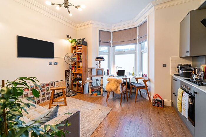 1 Bedroom Flat For Sale In Tottenham Lane, Crouch End, N8