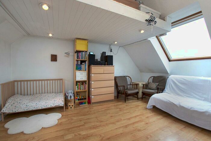 Apartment To Rent In Capstan Way, London, SE16