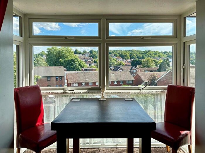 1 Bedroom Retirement Property For Sale In Oxford Road, Redhill, RH1