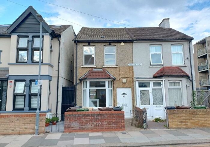 3 Bedroom Semi-Detached House For Sale In Harrow Road, Barking, Essex, IG11