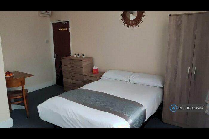 Studio To Rent In London, London, N8