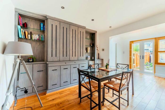 3 Bedroom Semi-Detached House To Rent In Davidson Road, Croydon, CR0