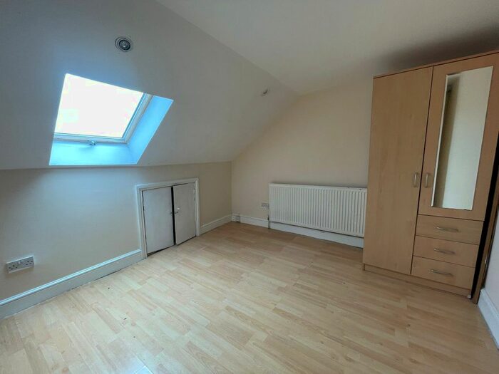 5 Bedroom Flat To Rent In Winchester Road, Ilford, IG1