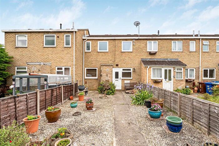 3 Bedroom House For Sale In Andover Close, Bicester, OX26