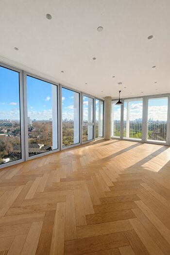 3 Bedroom Flat To Rent In Maple Path, London, E5