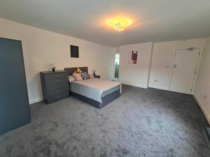 1 Bedroom Property To Rent In Worcester Road, Bromsgrove, B61