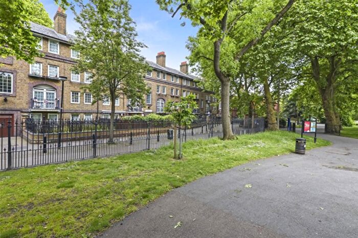 2 Bedroom Flat To Rent In Swinburne House, Bethnal Green, E2