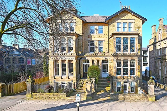 2 Bedroom Flat For Sale In Victoria Avenue, Harrogate, HG1