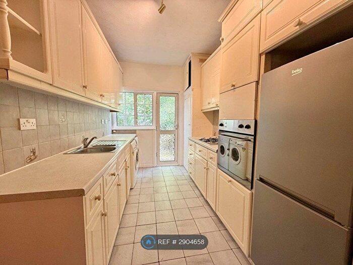 2 Bedroom Flat To Rent In South Parade, London, W4