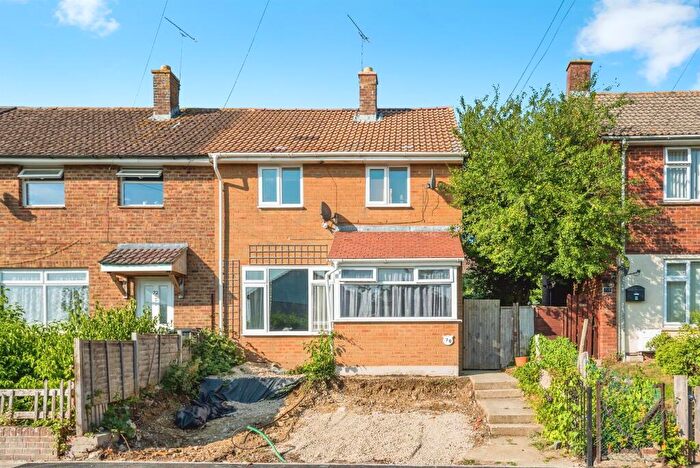 2 Bedroom Semi Detached House For Sale In Oaksey Road, Swindon, SN2