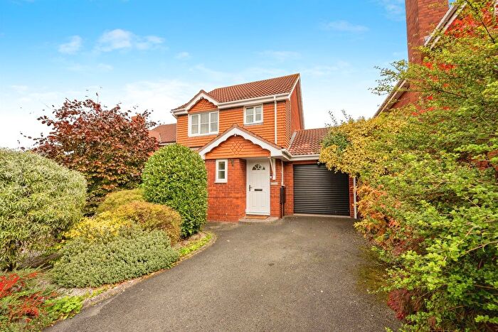 3 Bedroom Detached House For Sale In Cartwright Avenue, Worcester, WR4