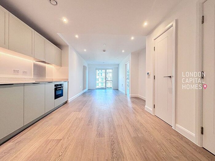 1 Bedroom Flat To Rent In Ellipse House, Eden Place, London, E16