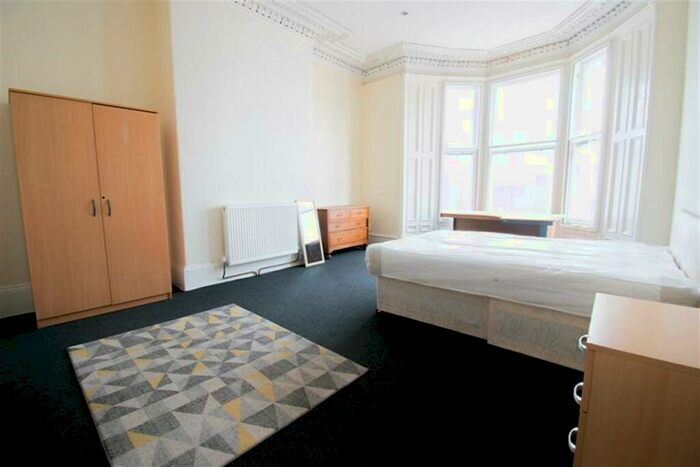 10 Bedroom Terraced House To Rent In Portland Terrace, Newcastle Upon Tyne, NE2