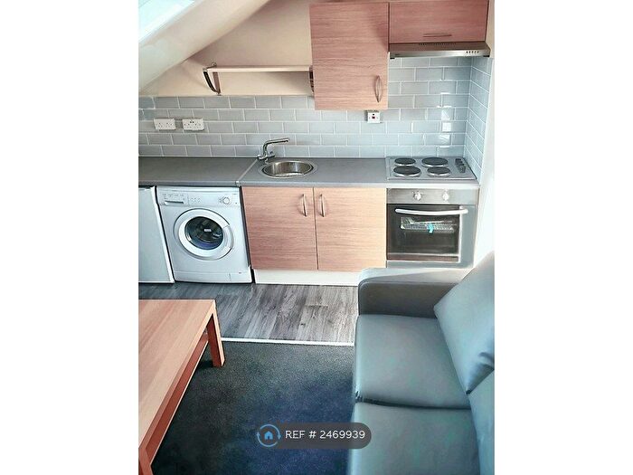 1 Bedroom Flat To Rent In Aston Street, Leeds, LS13