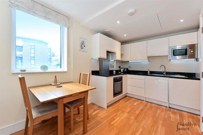 2 Bedroom Apartment For Sale In St. Annes Street, London, E14