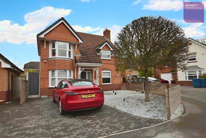 3 Bedroom Detached House For Sale In Gillercomb Close, West Bridgford, Nottingham, NG2