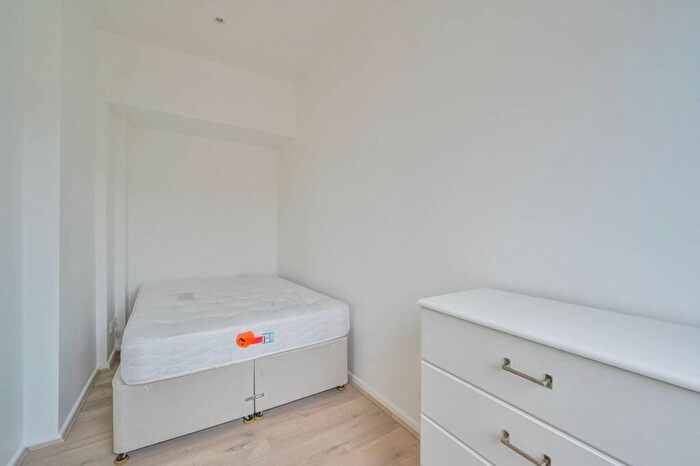 Studio To Rent In Station Road, Finchley, London, N3