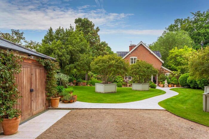 3 Bedroom Country House For Sale In Chinnor Hill, Chinnor, OX39