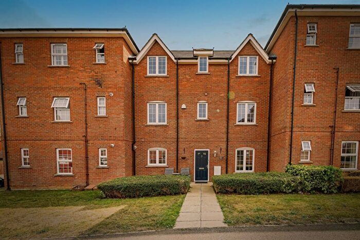 4 Bedroom Town House For Sale In Howards Hill Green, Aylesbury, HP19