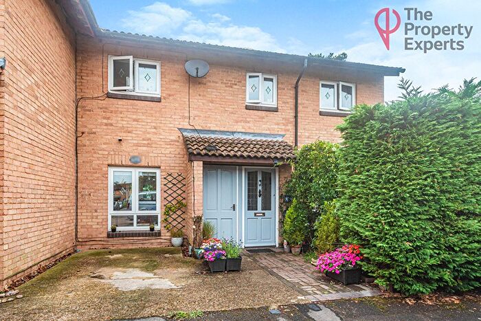 3 Bedroom Semi Detached House For Sale In Lunds Farm Road, Reading, RG5