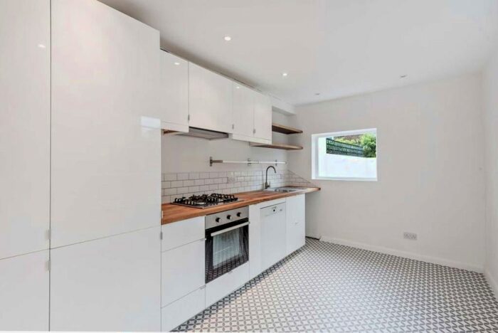 5 Bedroom Property To Rent In Cowper Road, London, W3